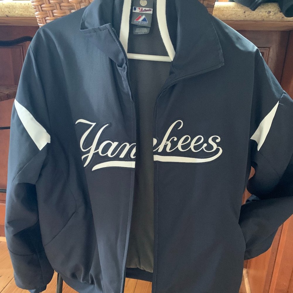 New York Yankees Women's Jacket Majestic Therma Base Navy Medium